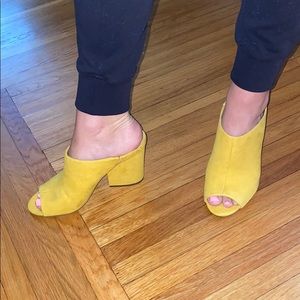 Yellow peep toe heel